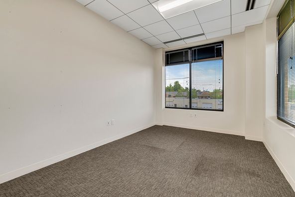 106 Catoctin Cir SE, Leesburg, VA 20175